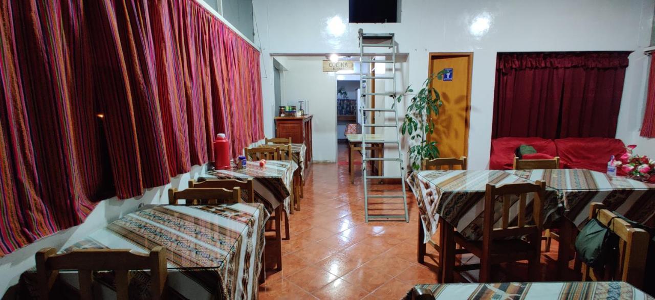 Lhotse Hostel B&B ワラス エクステリア 写真
