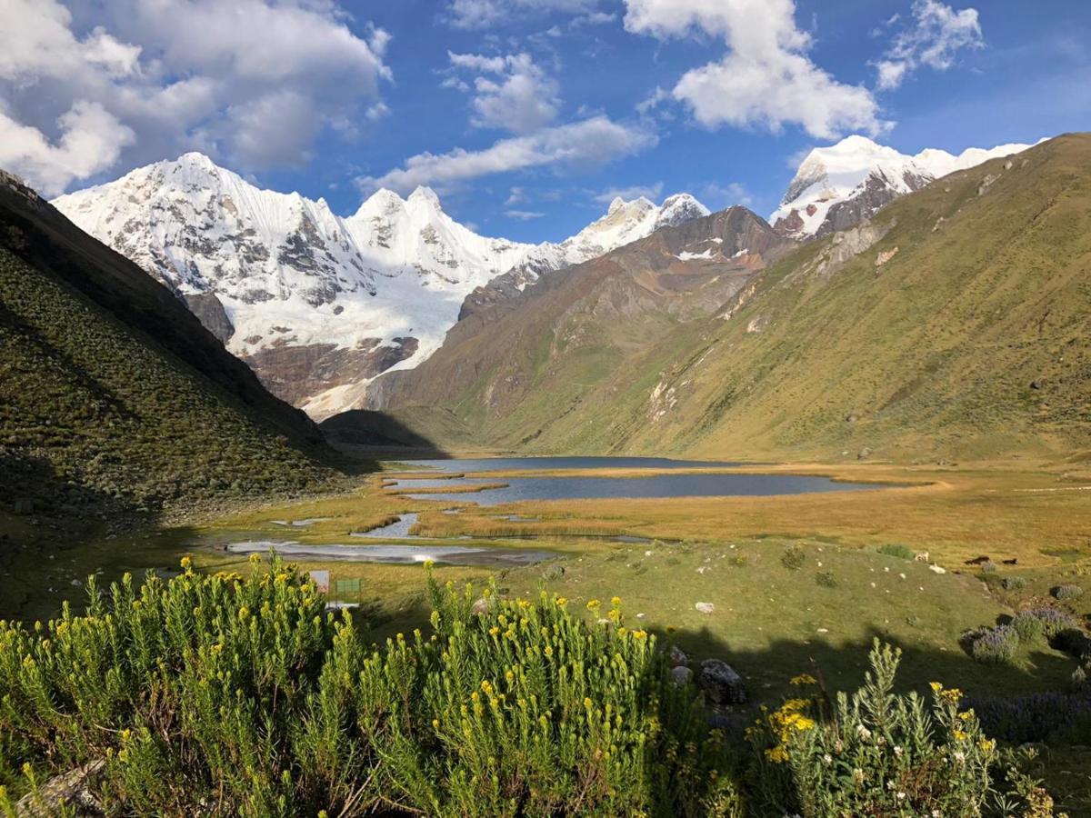 Lhotse Hostel B&B ワラス エクステリア 写真