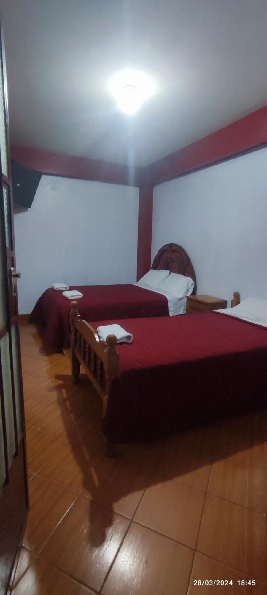 Lhotse Hostel B&B ワラス エクステリア 写真