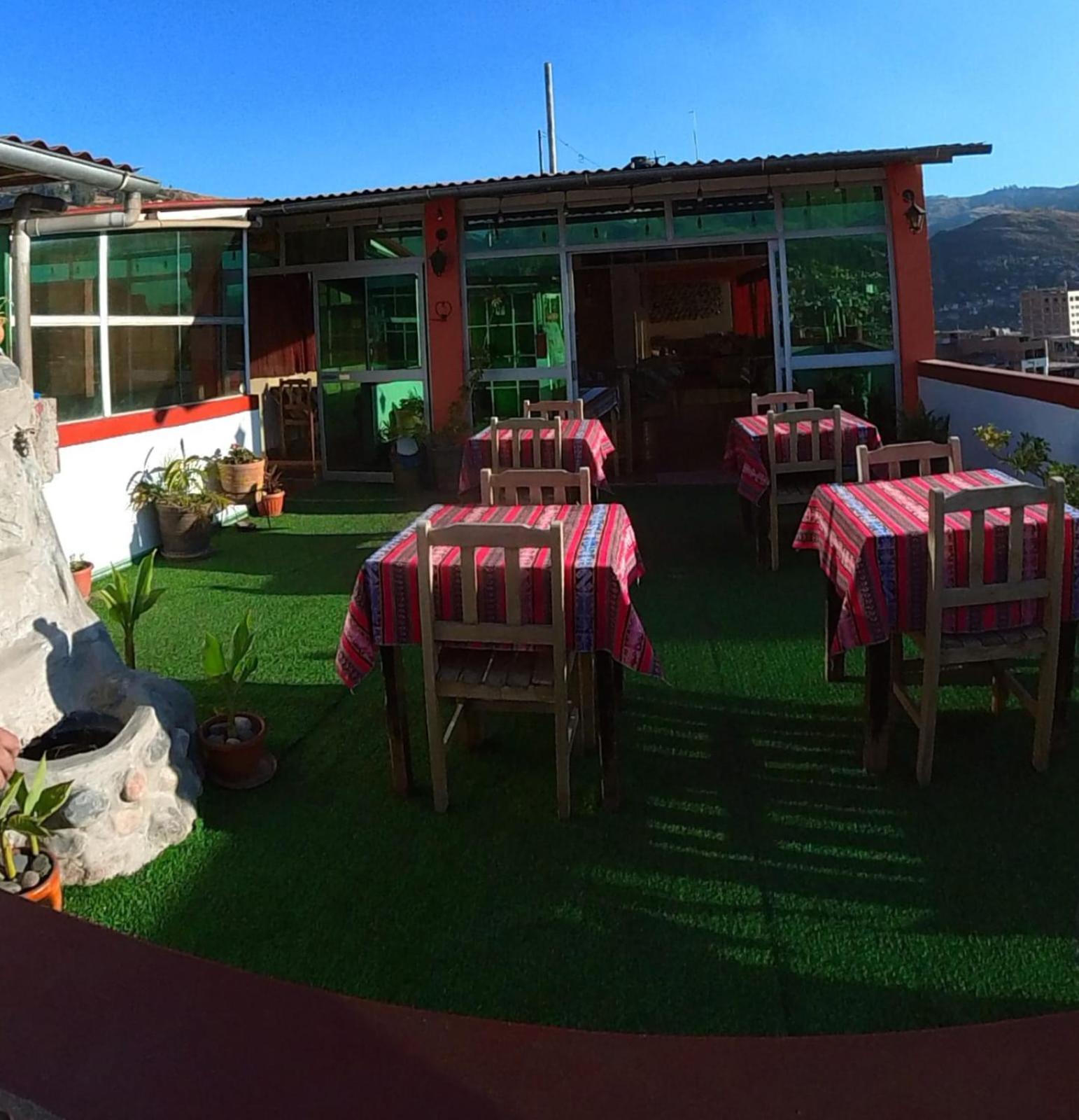 Lhotse Hostel B&B ワラス エクステリア 写真