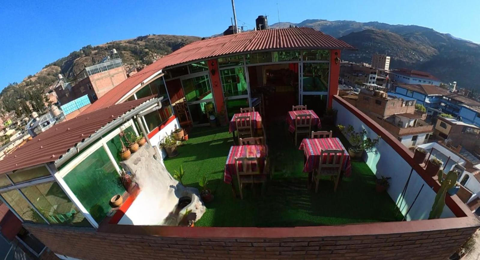 Lhotse Hostel B&B ワラス エクステリア 写真