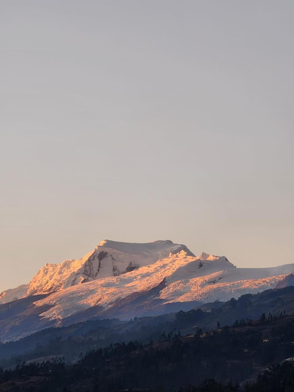 Lhotse Hostel B&B ワラス エクステリア 写真