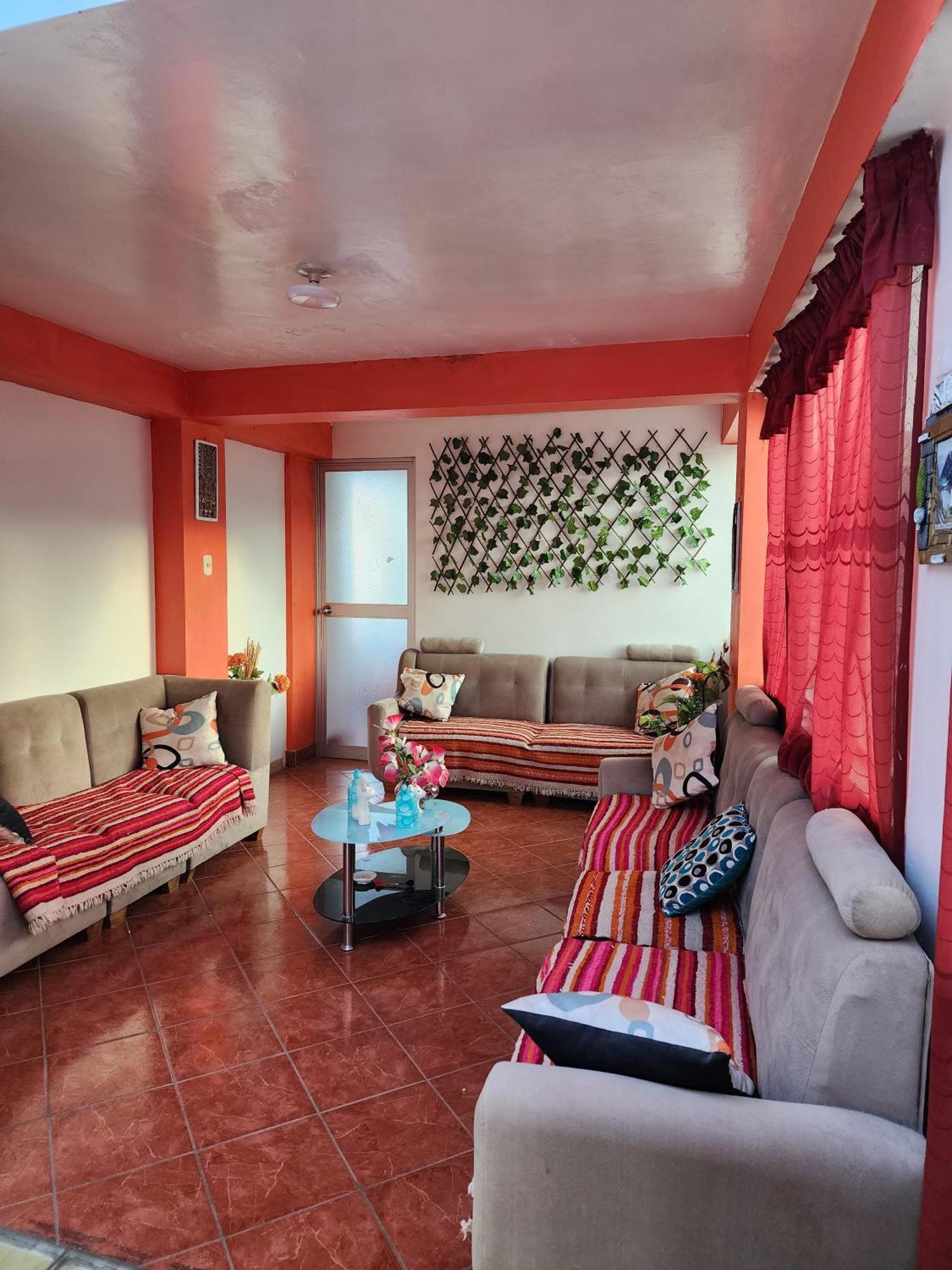 Lhotse Hostel B&B ワラス エクステリア 写真