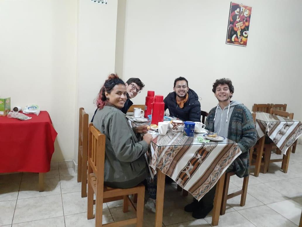 Lhotse Hostel B&B ワラス エクステリア 写真