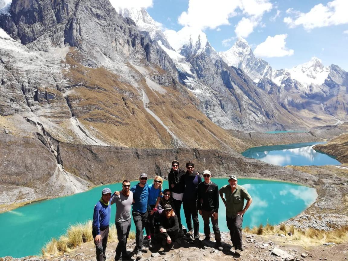 Lhotse Hostel B&B ワラス エクステリア 写真
