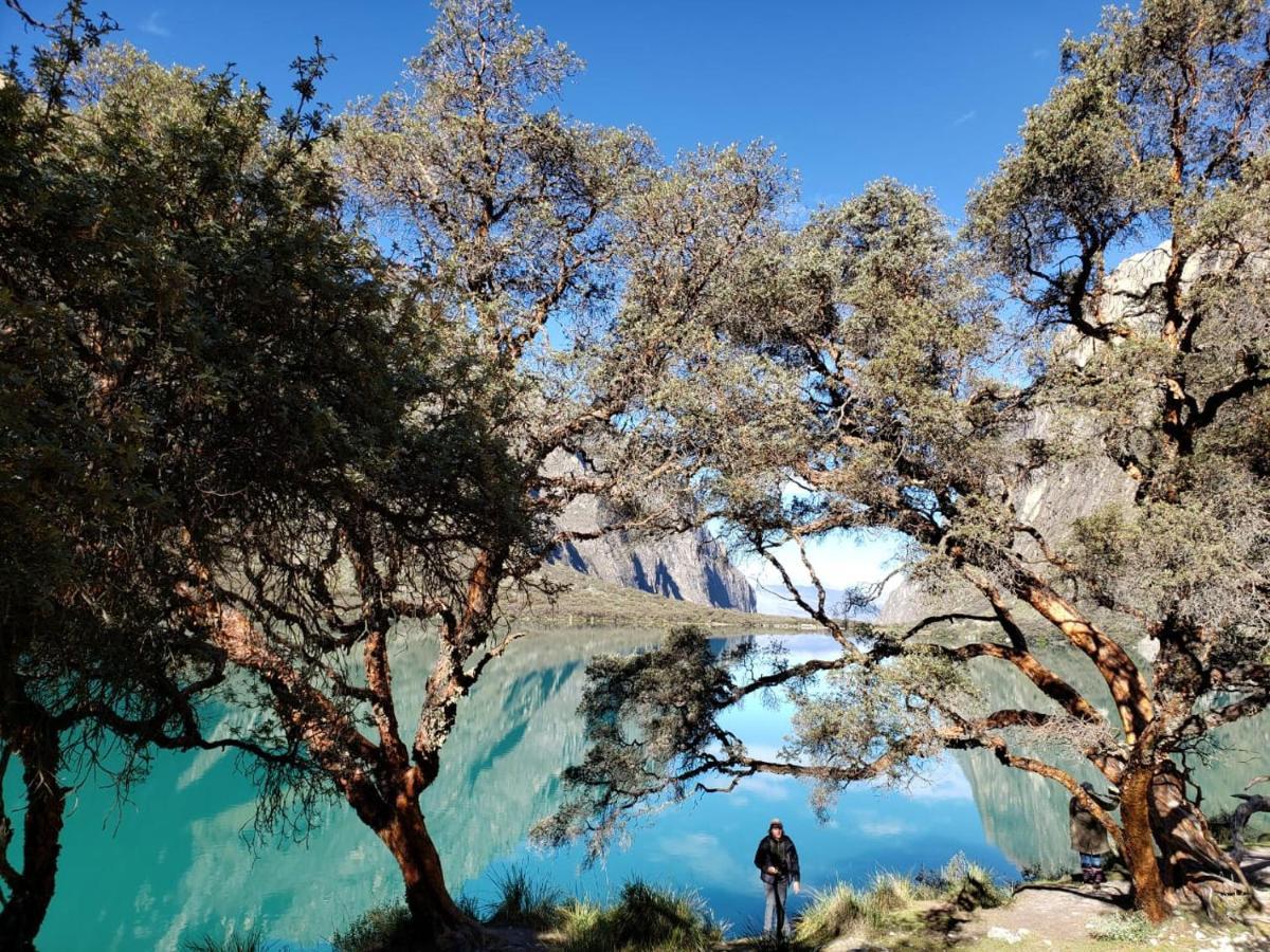 Lhotse Hostel B&B ワラス エクステリア 写真
