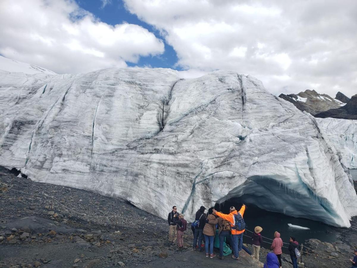 Lhotse Hostel B&B ワラス エクステリア 写真