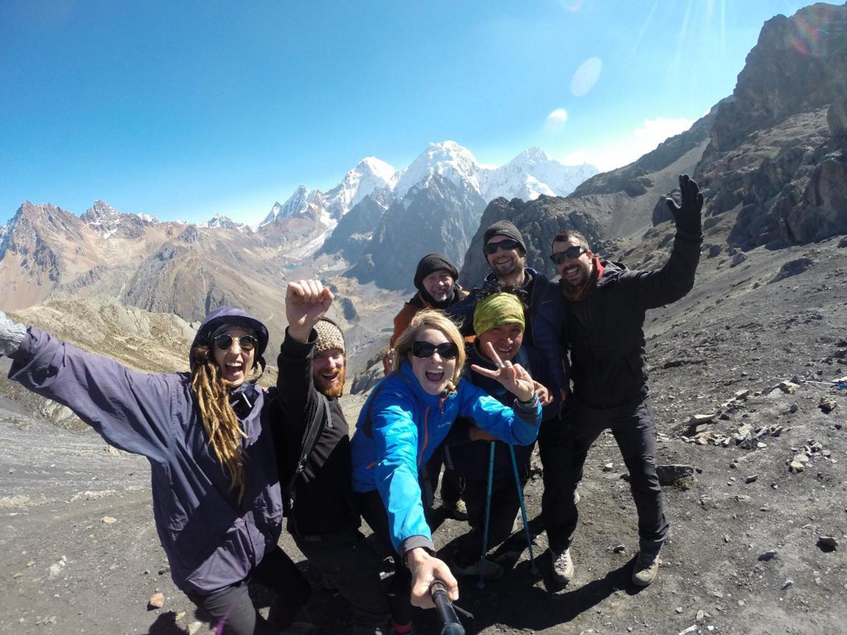 Lhotse Hostel B&B ワラス エクステリア 写真